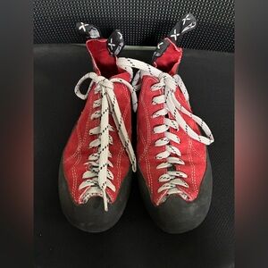 5.10 Five Ten Stealth C4 Red Suede Lace Up Climbing Shoes Men’s Size 8.5